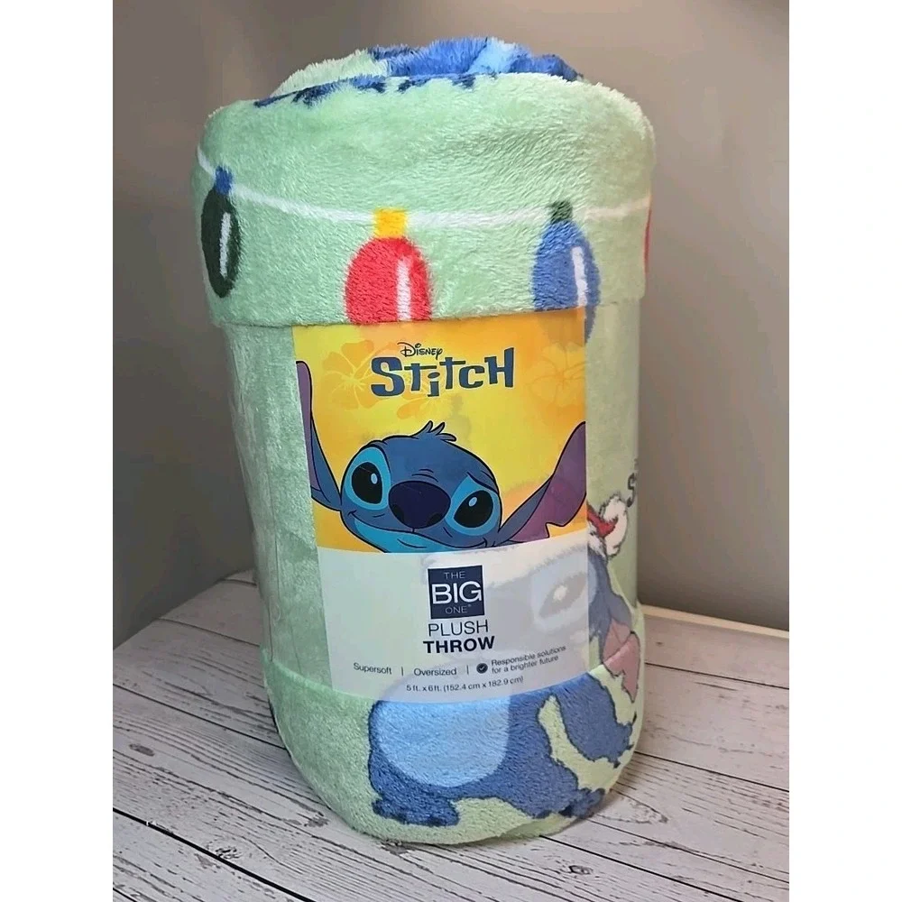 The Big One Disney Lilo & Stitch Christmas Plush Fleece Throw Blanket 5'‎ x 6'